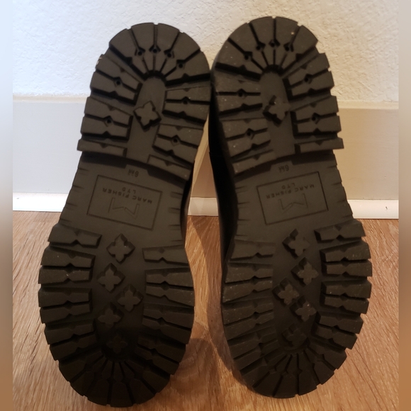 Marc Fisher Patrick lug sole booties in black women's shoes size 6 - Picture 10 of 14